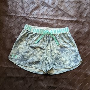 Girls Under Armour Design Athletic Shorts Sz YXL. Pre-owned Condition. Blue( Gre